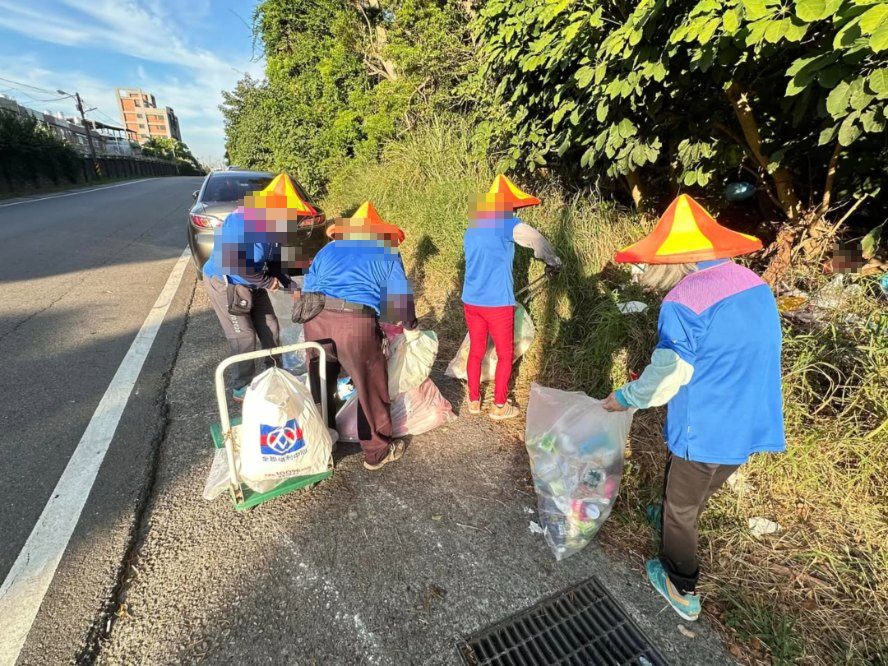 環保志工清晨打掃